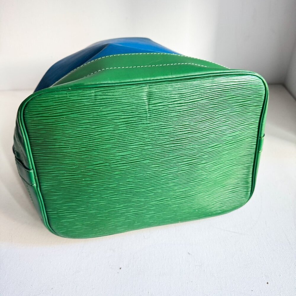Louis Vouitton 1995 Noé Blue Green Bicolour Epi Leather Drawstring Bucket Bag. - Picture 13 of 13